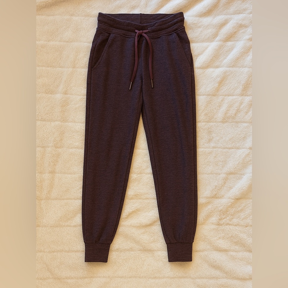 Lululemon athletica soft Jogger Pants with pockets in deep purple size 4